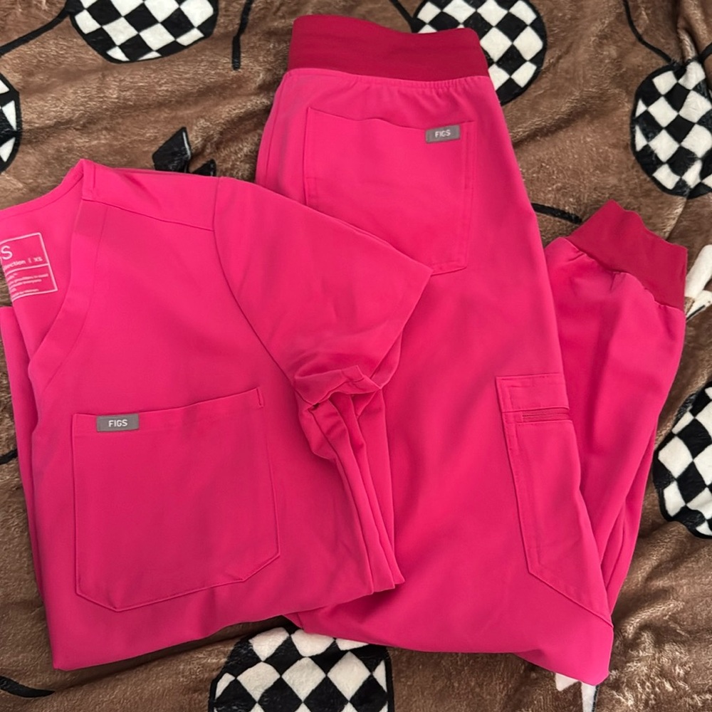 FIGS scrub set: Catarina top: XS / Zamora Joggers: Petite XS